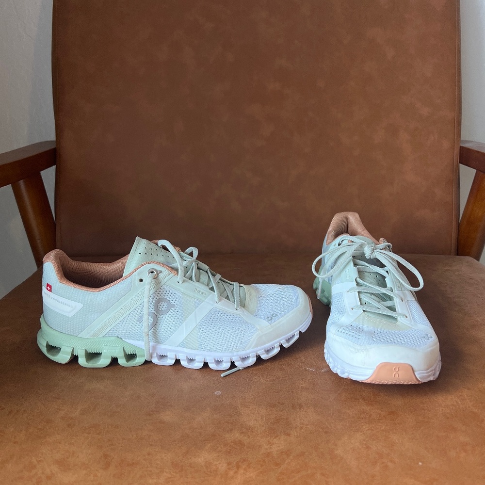 On Cloudflow Running Shoe